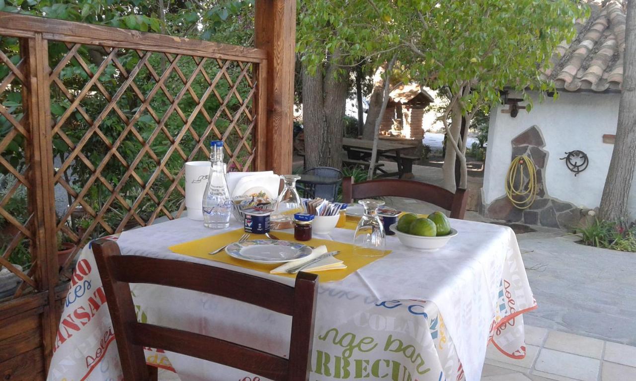 B&B Il Girasole Sant'Anna Arresi Eksteriør billede